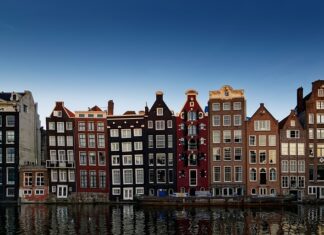 Jakie są kanały dotarcia do klienta? Jakie są kanały dotarcia do klienta?