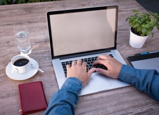 Jak się pisze po francusku dobry wieczór?